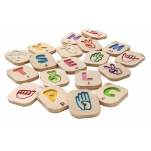 Hand Sign Alphabet van Plan Toys voor de museumwinkel